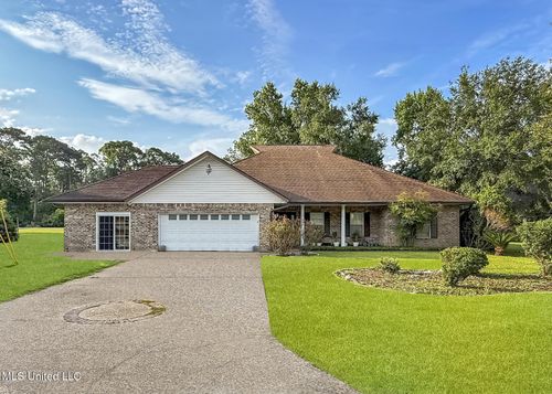74617 Diamondhead Dr N, Diamondhead, MS, 39525-4009 | Card Image