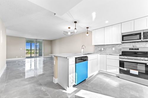 apt-617-5500 Nw 2nd Ave, Boca Raton, FL, 33487-3880 | Card Image