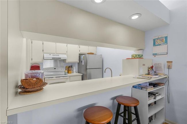 APT-502 - 7596 Captains Harbor Dr, Condo with 2 bedrooms, 2 bathrooms and 4 parking in Bokeelia FL | Image 6