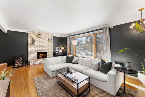 3100 Oxford St N, Roseville, MN, 55113-1932 | Card Image