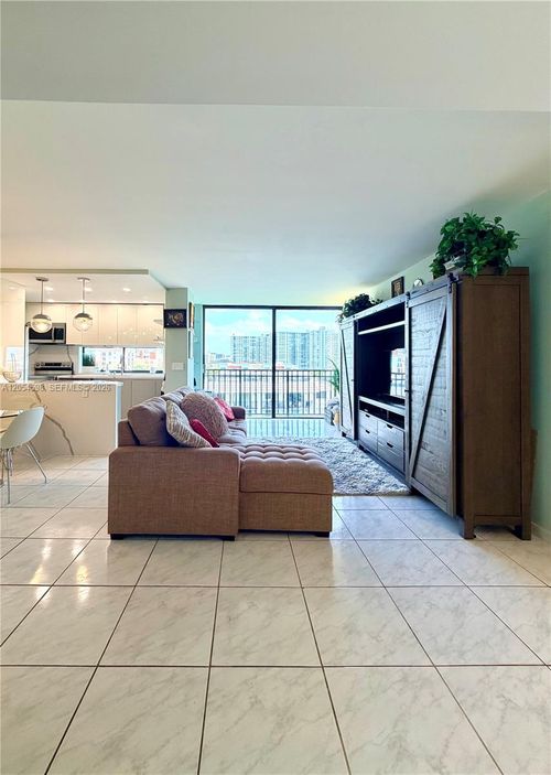802-17021 N Bay Rd, Sunny Isles Beach, FL, 33160-3684 | Card Image