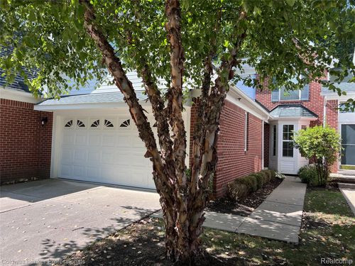 654 Chestnut Dr, Wixom, MI, 48393-4303 | Card Image
