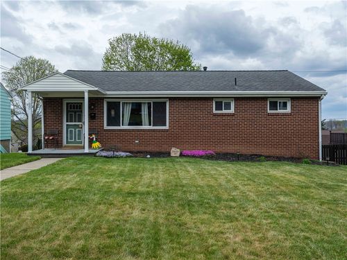 537 Greenridge Rd, New Kensington, PA, 15068-5812 | Card Image