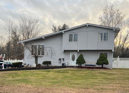 7 Cherrywood Dr, Goshen, NY, 10924-2558 | Card Image