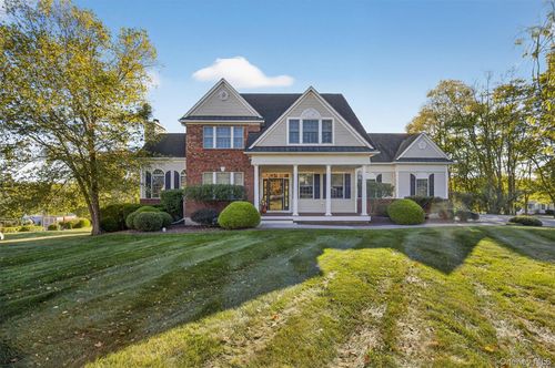 15 Champlain Dr, East Fishkill, NY, 12533-8206 | Card Image