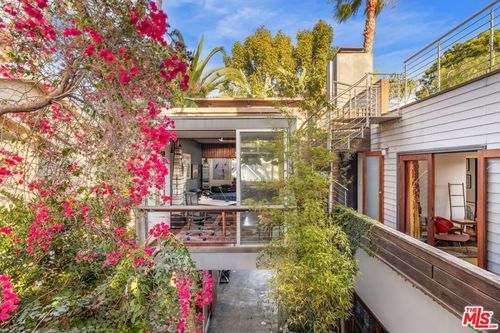 927 Amoroso Pl, Venice, CA, 90291-3903 | Card Image