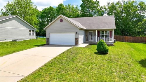 813 Emerson Dr, Belton, MO, 64012-4706 | Card Image