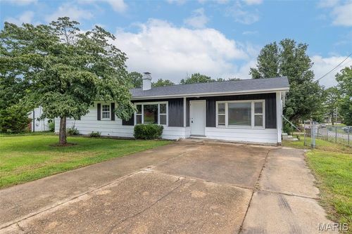 1901 Seifert Dr, Poplar Bluff, MO, 63901-2435 | Card Image