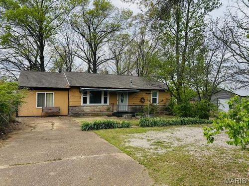 815 Lakeshore Dr, Cuba, MO, 65453-9613 | Card Image