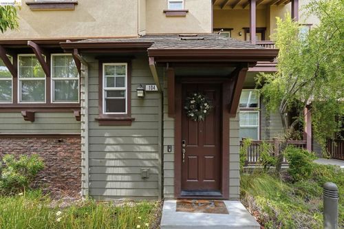 104 Serra Way, San Pablo, CA, 94806-5061 | Card Image