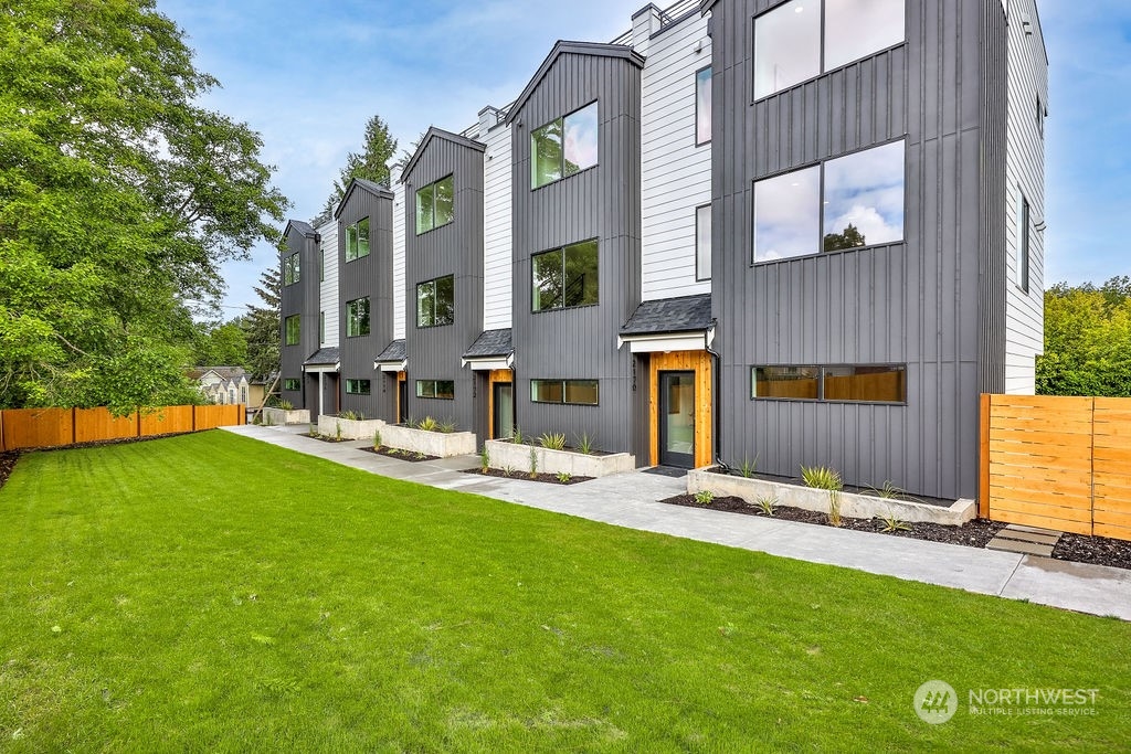 Elmgrove St, Seattle, WA 98106