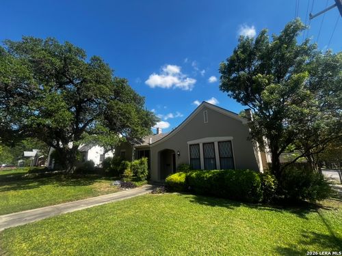 134 W Agarita Ave, San Antonio, TX, 78212-2925 | Card Image