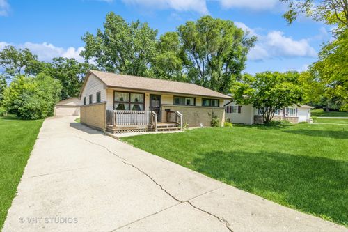 170 Old Farm Ln, Carpentersville, IL, 60110-1462 | Card Image