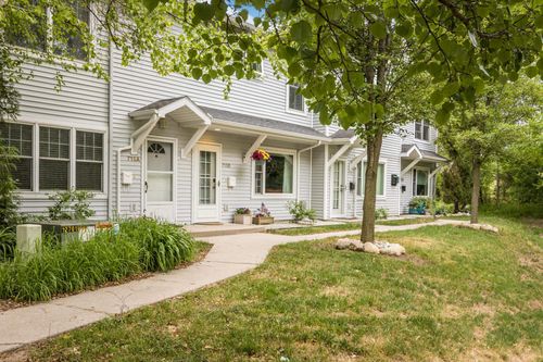 715 Lake Ave, Traverse City, MI, 49684-3283 | Card Image