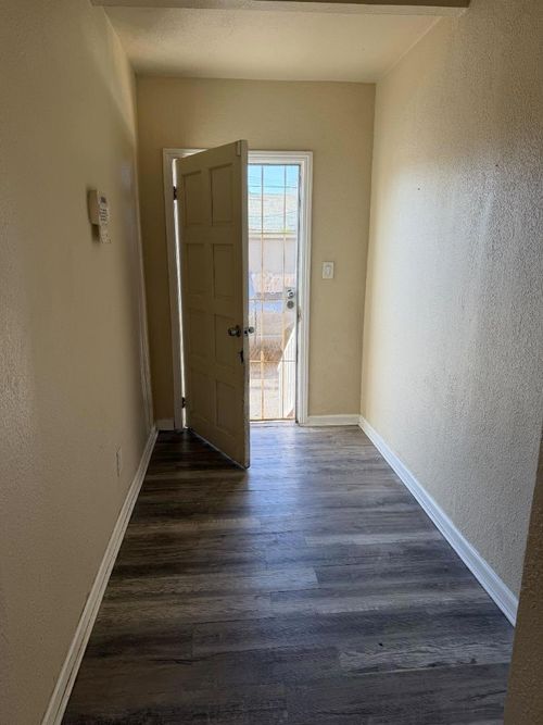 661 Clara St, Oakland, CA, 94603-1140 | Card Image