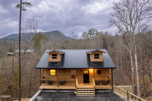 1523 Bluff Ridge Rd, Sevierville, TN, 37876-2682 | Card Image