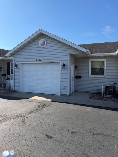 3137 Craig Rd, Eau Claire, WI, 54701-6110 | Card Image