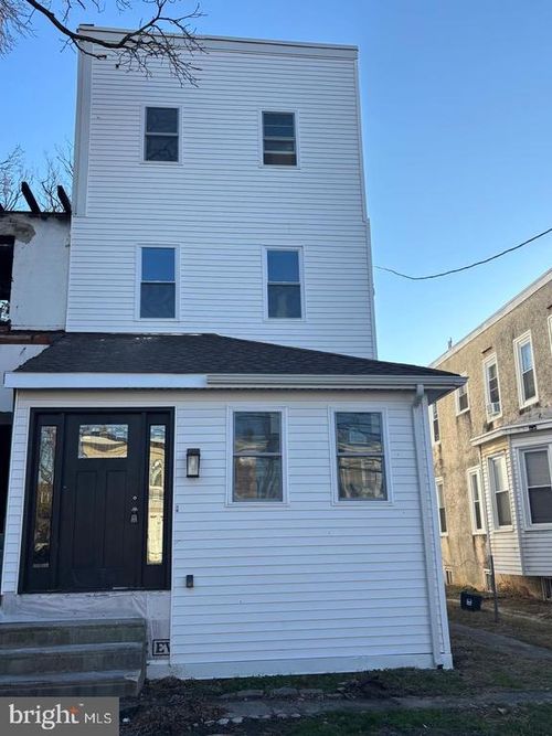 402 Colwyn Ave, DARBY, PA, 19023-2717 | Card Image