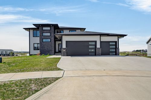 860 Nw Frescott Cir, Waukee, IA, 50263-2600 | Card Image