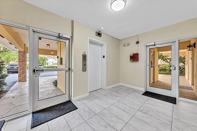 405 - 1332 Bayview Dr, Condo with 2 bedrooms, 2 bathrooms and null parking in Fort Lauderdale FL | Image 3
