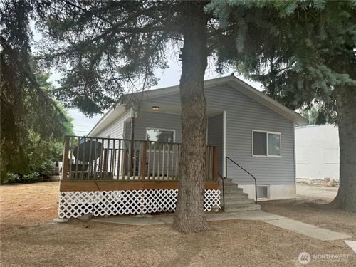 211 W Main St, Almira, WA, 99103-5125 | Card Image