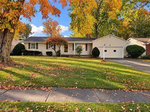 633 Forest Ridge Dr, Boardman, OH, 44512-3512 | Card Image