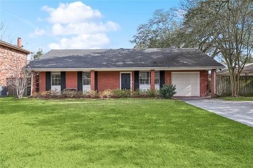 107 Tinsley Dr, Belle Chasse, LA, 70037-2324 | Card Image