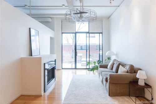 unit-206-100 N Center St, Royal Oak, MI, 48067-4820 | Card Image