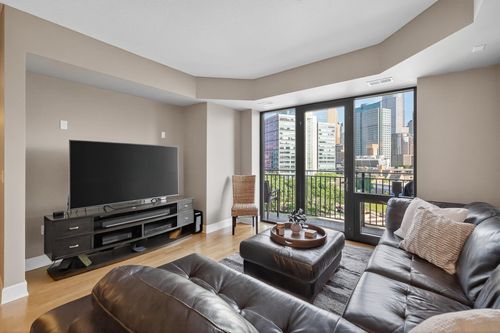 apt-709-500 E Grant St, Minneapolis, MN, 55404-1435 | Card Image