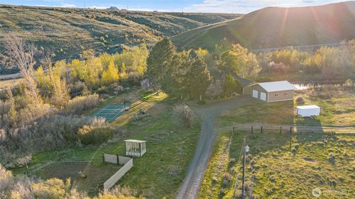 221 Cross Creek Dr, Ellensburg, WA, 98926-8531 | Card Image