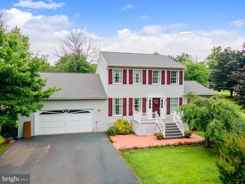 805 Mulberry Dr, MARTINSBURG, WV, 25401-9228 | Card Image