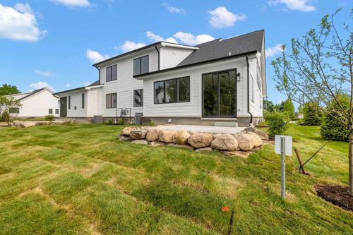 5874 Heights Dr, Sterling Heights, MI, 48314-1710 | Card Image