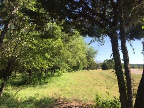 8513 Retreat Blvd, Cleburne, TX, 76033-8155 | Card Image