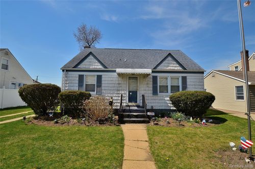 24 Linden Boulevard, Oyster Bay, NY, 11801 | Card Image