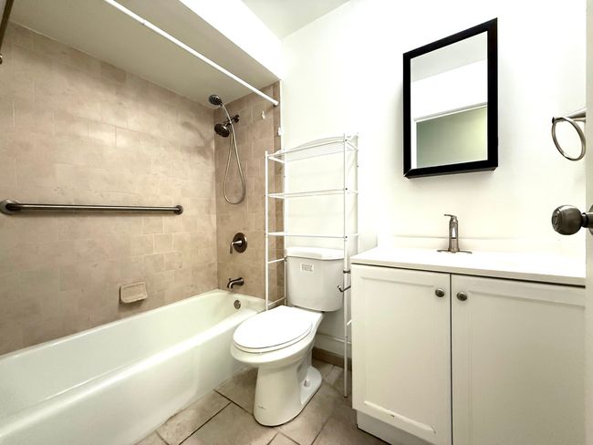 APT-17 - 153 Gregory St, Condo with 2 bedrooms, 2 bathrooms and 2 parking in Aurora IL | Image 11
