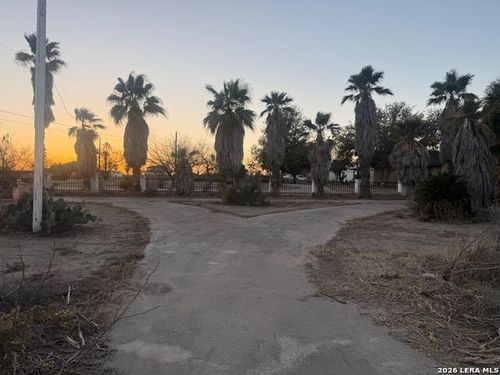 25 W Skyview Dr, Del Rio, TX, 78840-2693 | Card Image
