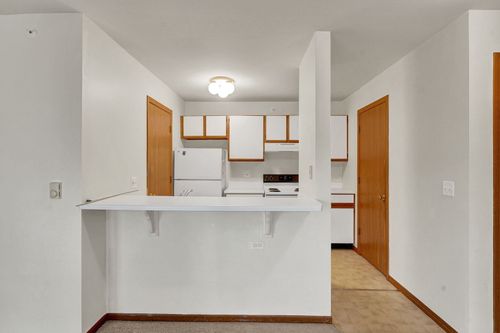 2c-330 Leah Ln, Woodstock, IL, 60098-7175 | Card Image
