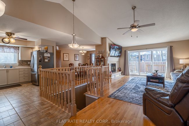 10 Hillview Dr, House other with 5 bedrooms, 3 bathrooms and 4 parking in Bobcaygeon ON | Image 5