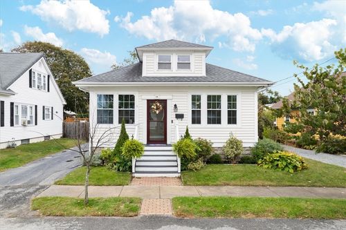 26 Elinora St, Riverside, RI, 02915-2607 | Card Image