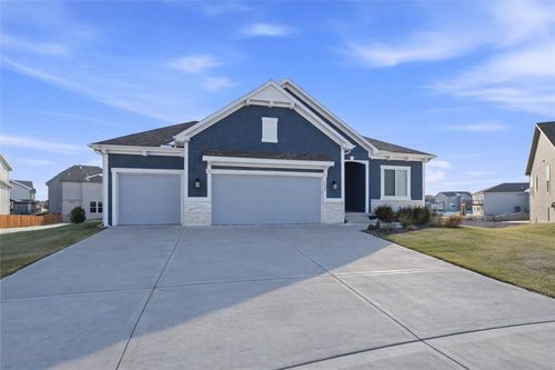 4420 Tanzanite Cir, Lee's Summit, MO, 64082-5102 | Card Image