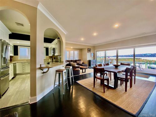 g-131 6th St, Greenport, NY, 11944-1859 | Card Image