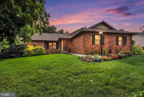 7033 Augusta National, FAYETTEVILLE, PA, 17222-9418 | Card Image