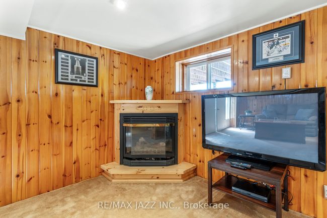 1092 Briscoe Dr, House other with 3 bedrooms, 2 bathrooms and 6 parking in Algonquin Highlands ON | Image 11