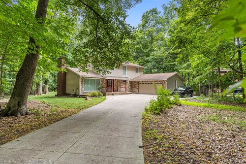 1511 Gracedale Dr, Rochester Hills, MI, 48309-2262 | Card Image