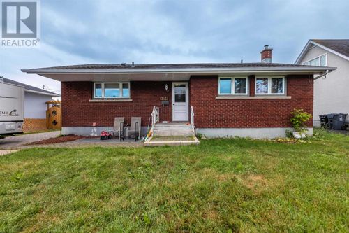 468 Heather Cres, Thunder Bay, ON, P7E5K9 | Card Image