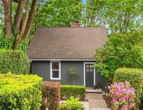664 32nd Avenue E, Seattle, WA, 98112 | Card Image