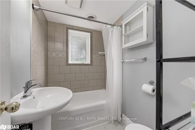 9 Sunnidale Rd, Home with 4 bedrooms, 2 bathrooms and 6 parking in Barrie ON | Image 24