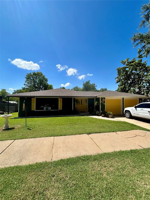 506 S 3rd St, Hugo, OK, 74743-6204 | Card Image