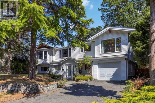 1748 Llandaff Pl, Victoria, BC, V8N4V1 | Card Image