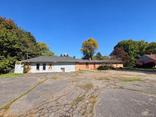 5106 Calkins Road, Flint Charter Township, MI, 48532 | Card Image